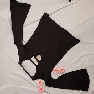 NWT Chaser Vented Neck Cold Shoulder Top